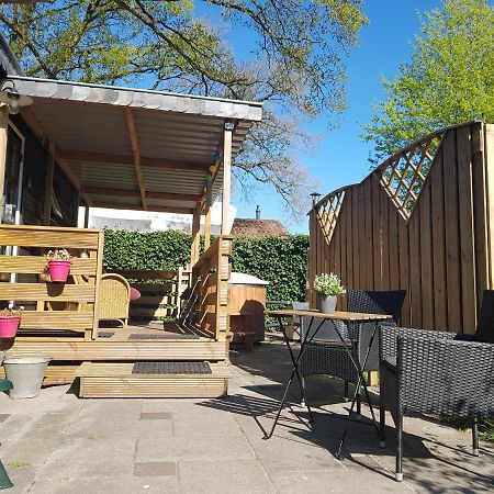 Chalet 2 pers met HOTTUB - Aan de bosrand - IJsselmeer - Gaasterland - Bos Rijs Buitenkant foto