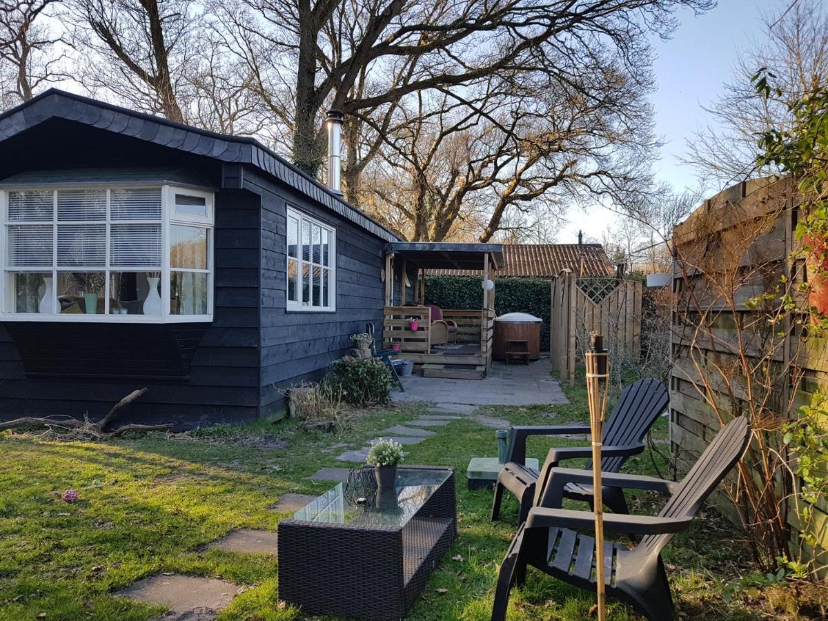 Chalet 2 pers met HOTTUB - Aan de bosrand - IJsselmeer - Gaasterland - Bos Rijs Buitenkant foto