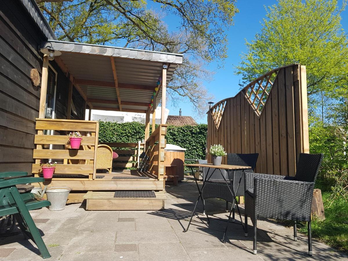 Chalet 2 pers met HOTTUB - Aan de bosrand - IJsselmeer - Gaasterland - Bos Rijs Buitenkant foto